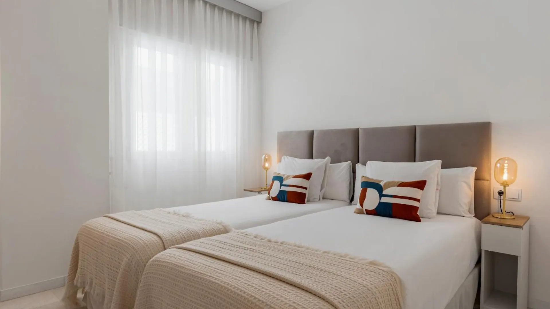 Moderno Y Luminoso Apartamento En Las Gaviotas- Puerto Banus Marbella Spain