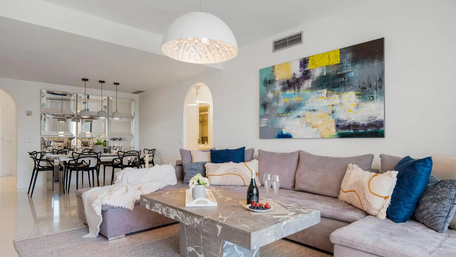 Moderno Y Luminoso Apartamento En Las Gaviotas- Puerto Banus Marbella