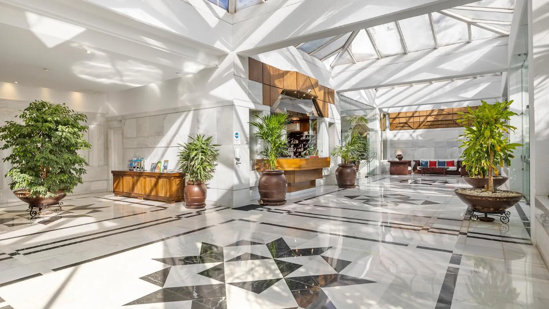 Moderno Y Luminoso Apartamento En Las Gaviotas- Puerto Banus Marbella 0*,  Spanje